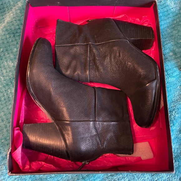 Vince Camuto Hadley Ankle Boots 
